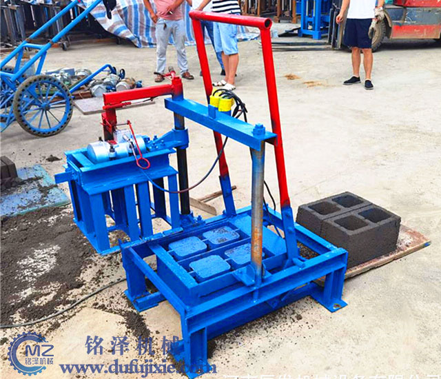 移動水泥磚機